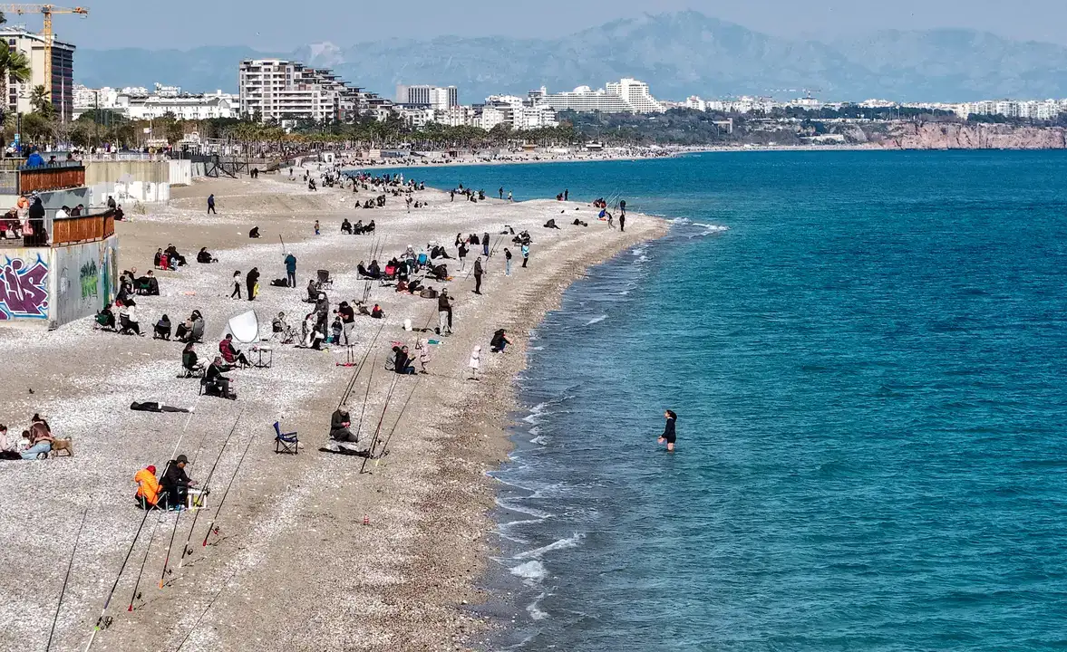 40 Kilometrede 15 Derece Fark: Saklıkent’te Kayak, Konyaaltı’nda Deniz 8